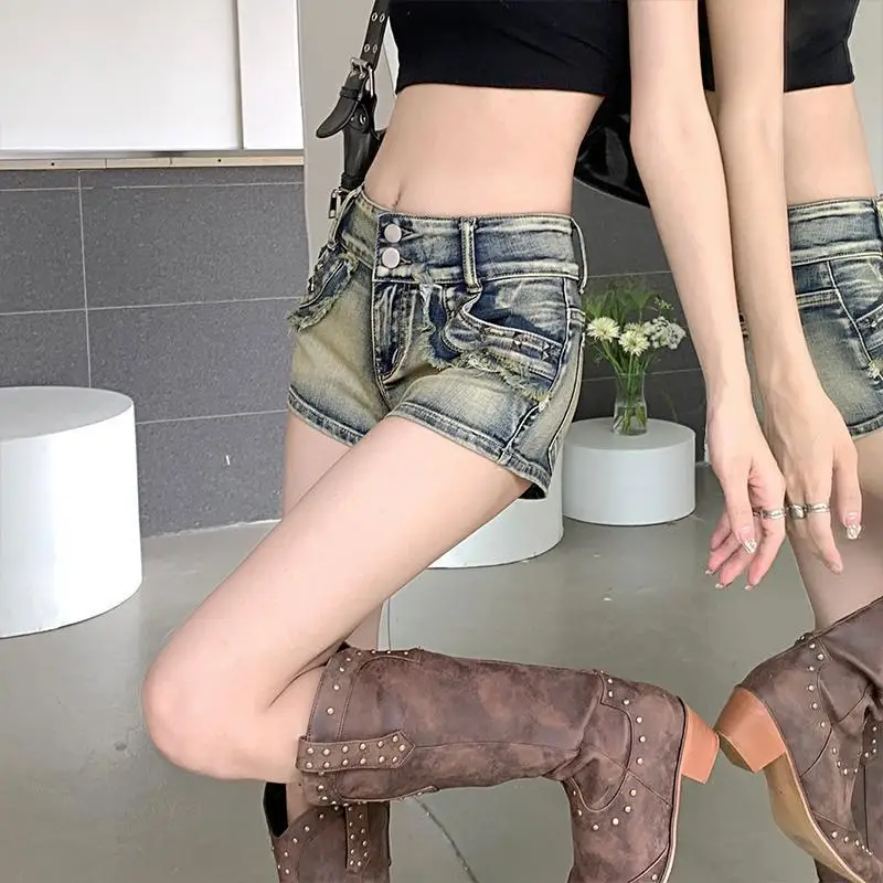 

Women's New Low-waist Slimming Retro Rivet Wide-leg Ultra-short Tight Denim Shorts