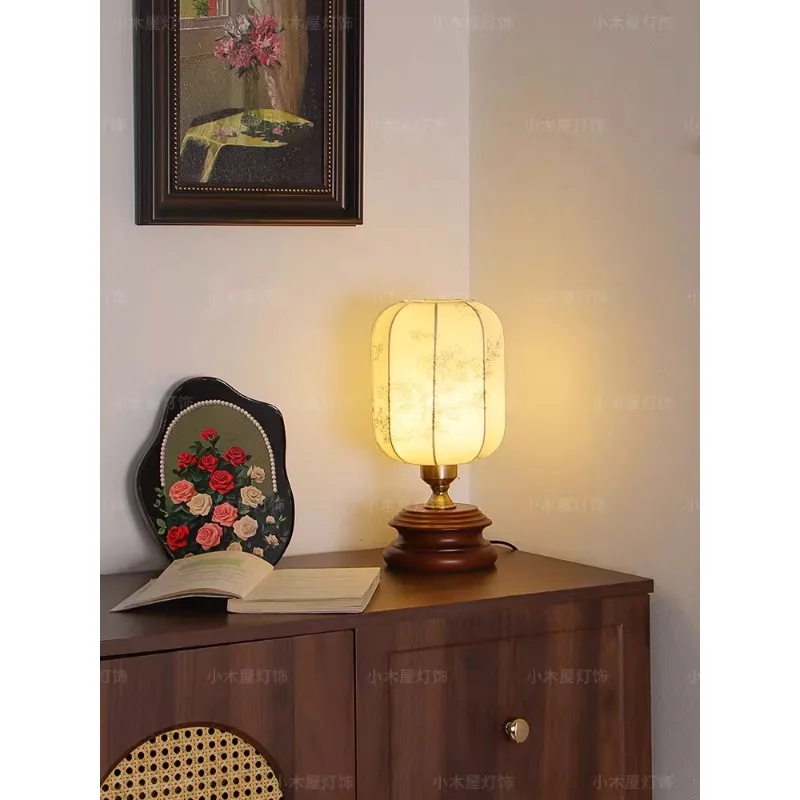 

Маленькая настольная лампа из цельного дерева, прикроватная лампа для спальни, декоративный орнамент, лампа в стиле дзен, украшение комнаты