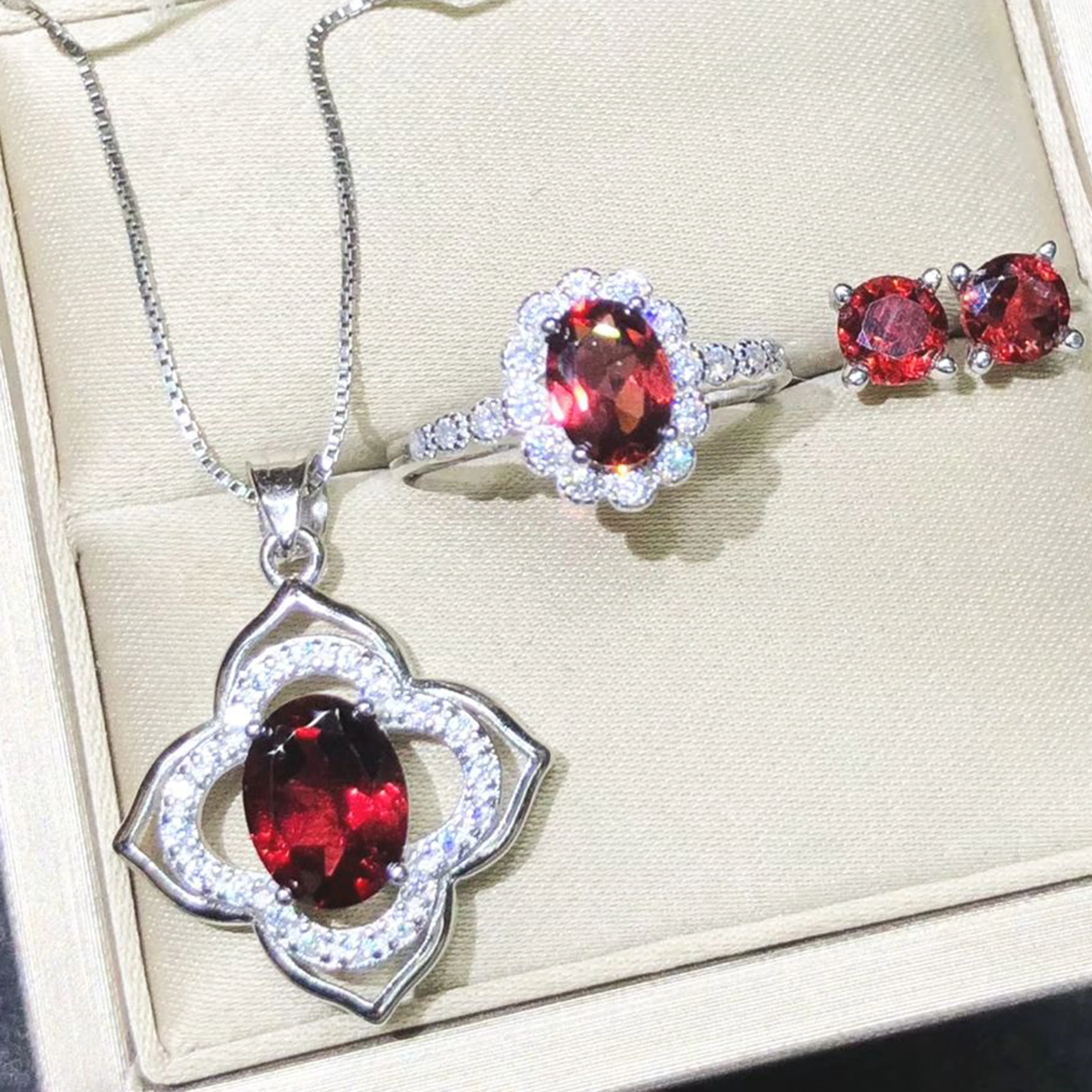 

925 Sterling Silver Natural Garnet Gemstone Ring Earring Pendant Necklace Jewelry Sets Engagement Wedding Jewelry