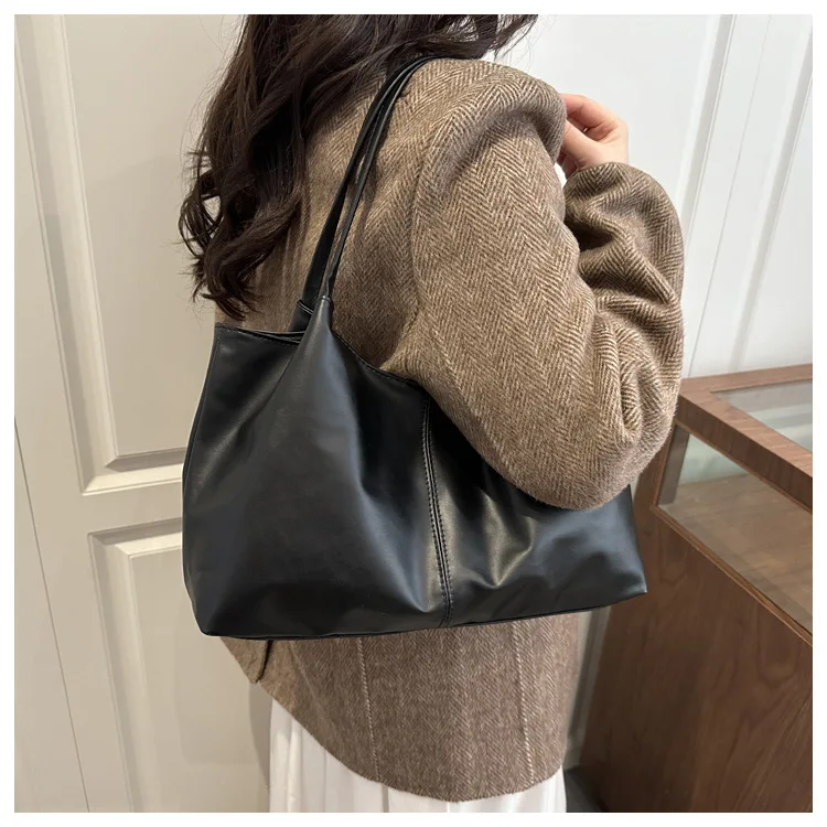 Weiche Leder-Tragetasche mit gerafftem Plissee-Design, Große Schultertasche für Arbeit, Täglichen Pendelverkehr und Freizeit für Frauen – Detail 17