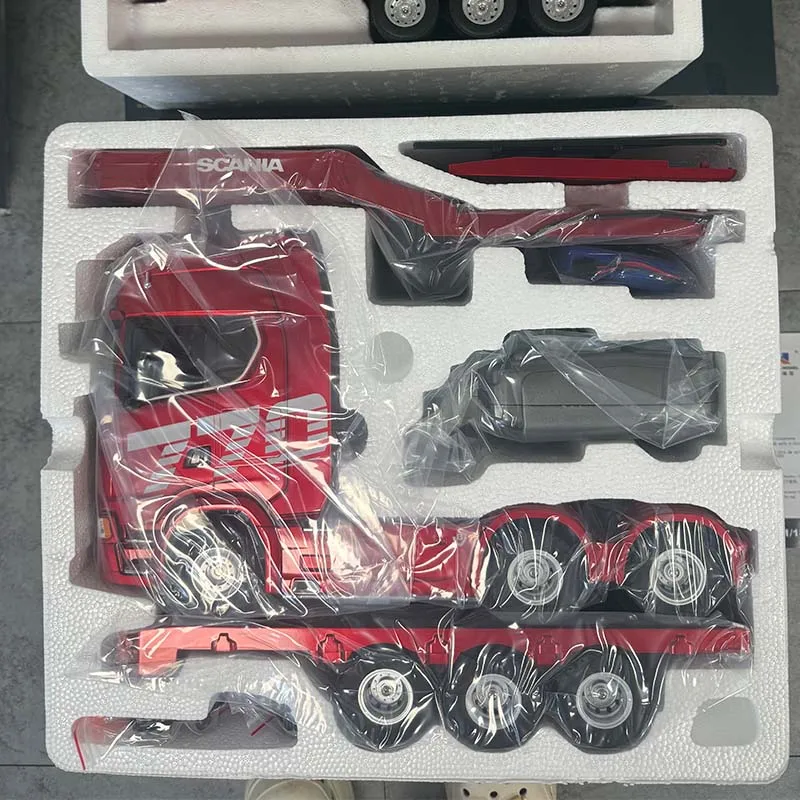 RC Car 1302A Truck Car Head 770S V8 1/24 RC Alloy Tractor Truck Engineering Trailer Truck With Light Sound Tractor Toy Men Gift