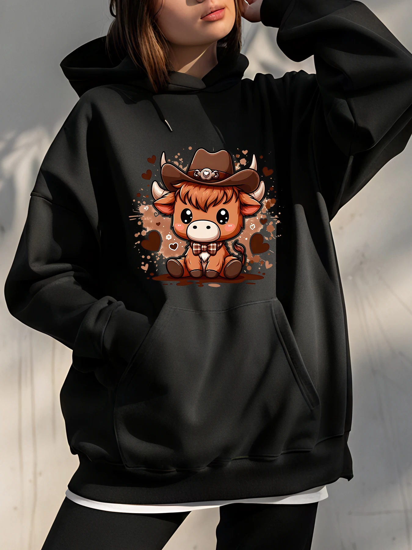 เสื้อฮู้ดลายวัวคาวบอยน่ารักสำหรับผู้หญิง สไตล์ลำลอง ใส่ได้ทั้งฤดูใบไม้ร่วงและฤดูหนาว เสื้อสเวตเชิ้ตแฟชั่นสตรีทแวร์ลายกราฟิกสำหรับสาวๆ