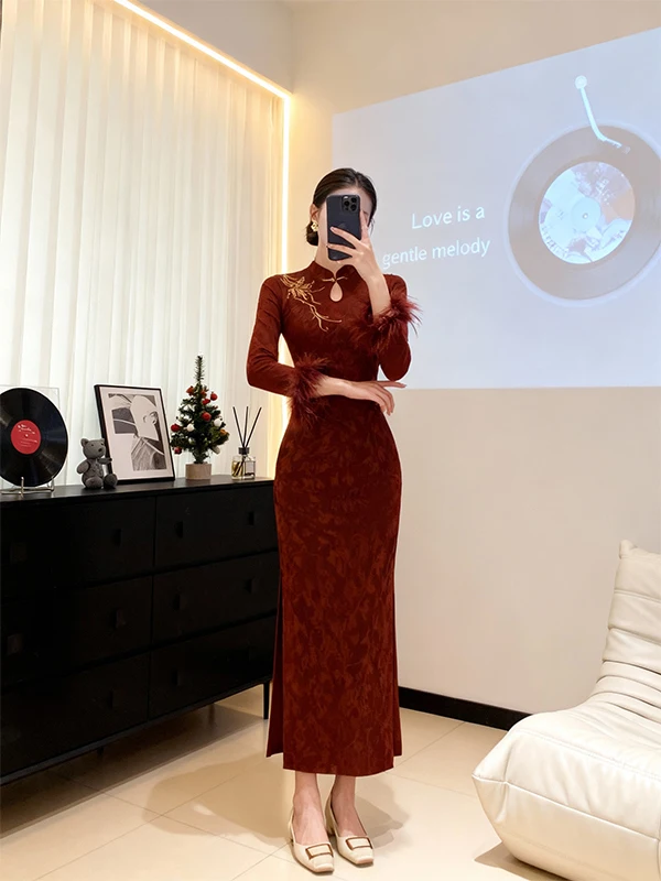 

Красное винтажное китайское свадебное платье-ципао с длинным рукавом, комбинированное с мехом, для помолвки, Нового года, зимняя одежда