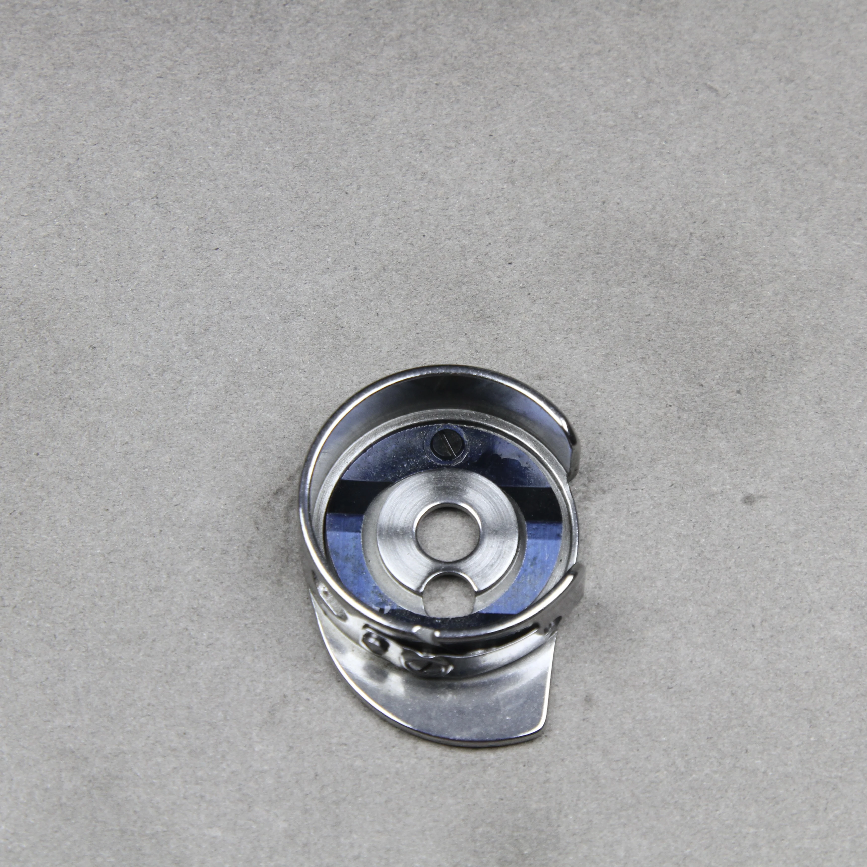 

130.13.069 / 0935 100791 Крышка шпульного колпачка для швейной машины DURKOPP ADLER 745, запчасти для швейных машин