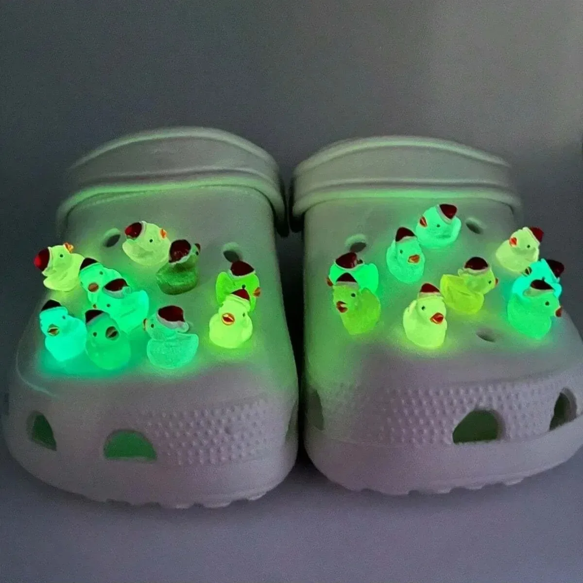 Im Dunkeln leuchtendes 3D-Enten-Schuhanhänger-Set, Weihnachts-Enten, DIY, abnehmbare Schnalle, Schuhdekorationen, 14/16-teiliges Schuhzubehör – Detail 9