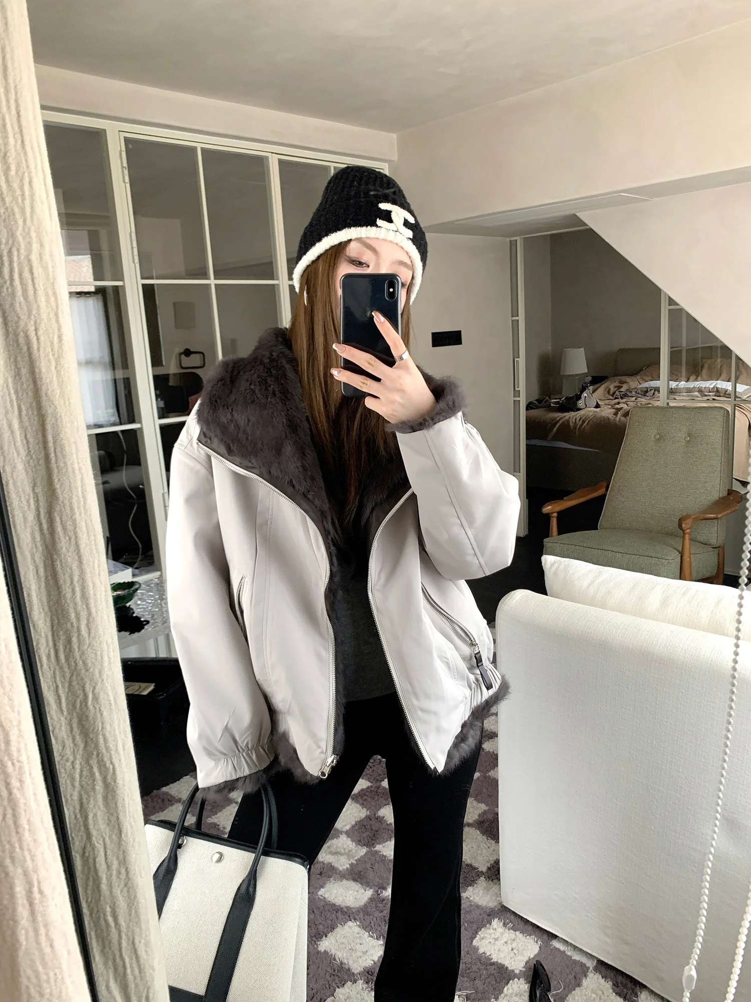 両面着用可能なラビットファーレザーコート レディース新作冬用ファーアウター Aeo 高級感 隠れた二重解釈