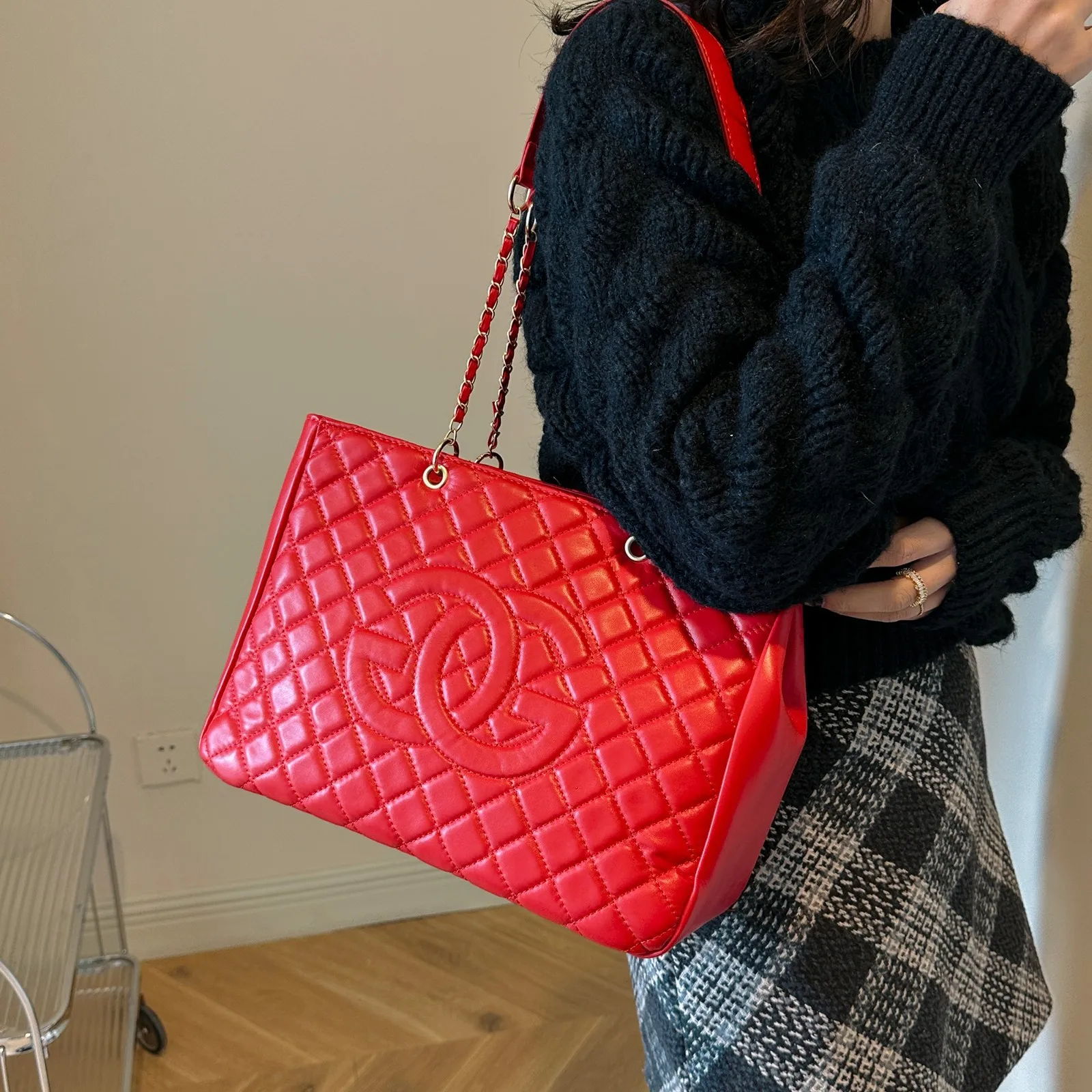 ​2025 Women's Letter Print Tote Bag, Quilted Chain Shoulder Bag, Large Capacity Crossbody Purse, Fashionable & Spacious​