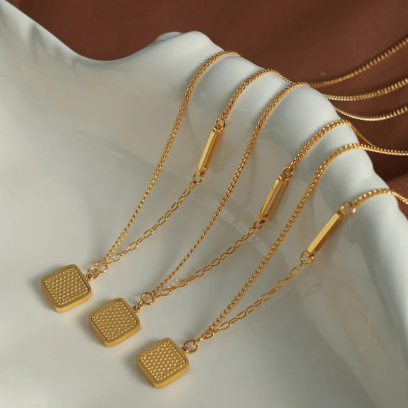 

Fashion Fish Scale Small Gold Nugget Pendant Necklace Stainless Steel 18K Gold Plated Chain for Women Waterproof Jewelry Gift