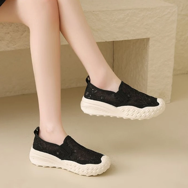 

Women Breathable Lace Mesh Fisherman Shoes 2026 Summer Soft Bottom Casual Elderly Walking Shoes