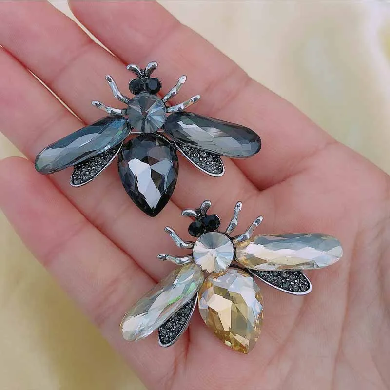 Creative Cute Bee Brooch Fashion Crystal Insect Rhinestone Corsage Women Coat Suit Accessories Pin Vintage Enamel Animal Brooch