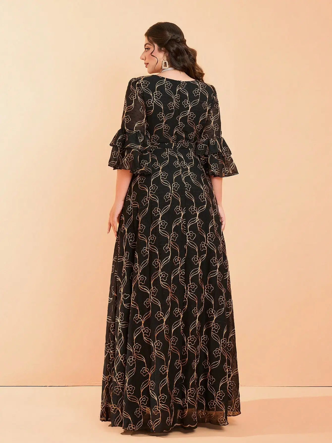 Mgiacyv-neck, irregularly crossed lotus leaf double-layer sleeves, chiffon, magnificent gold thread embroidery, large dress