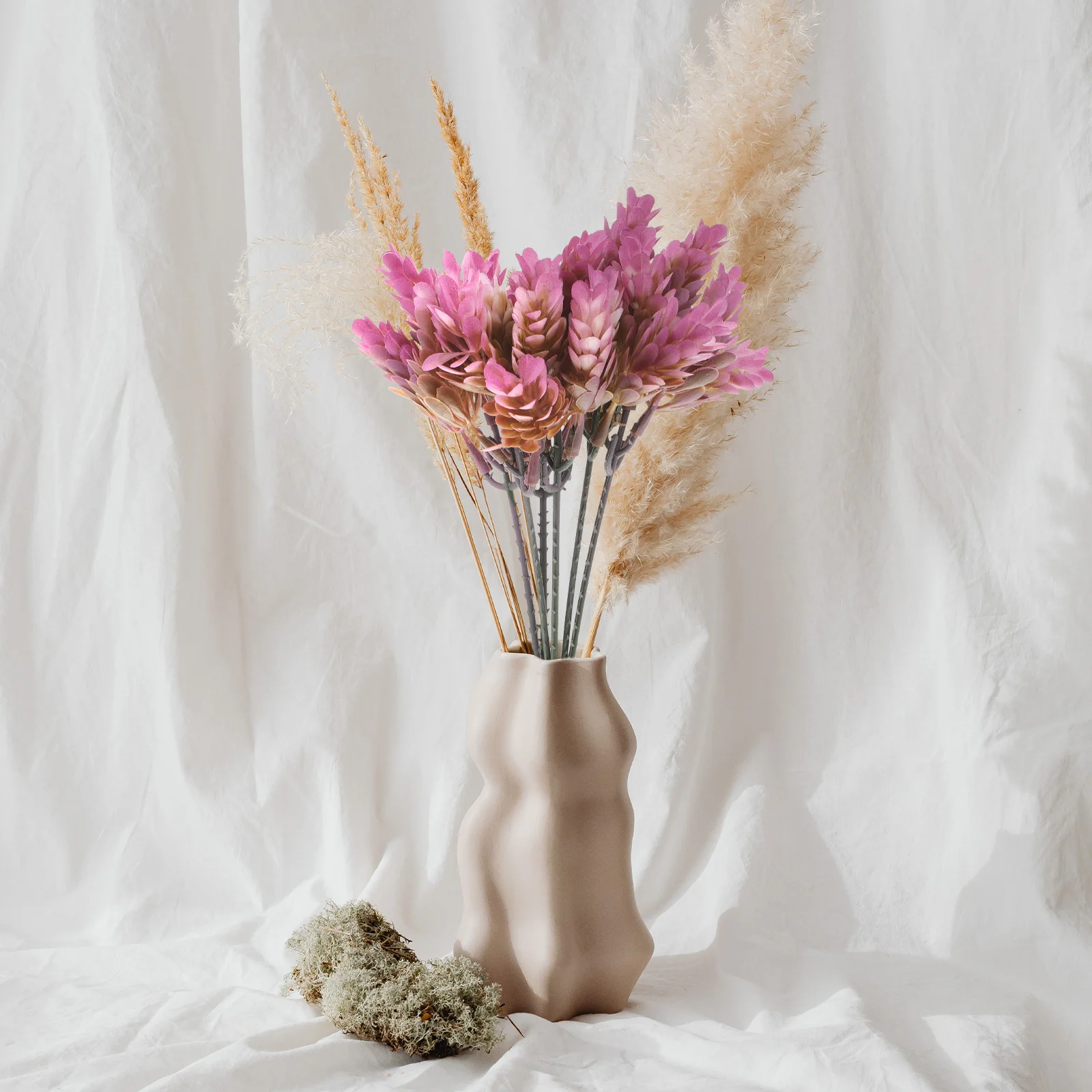 

6 Heads Artificial Pineapple Grass Premium Plastic Greenery For Tropical Party Home Kitchen Photography Decor Faux Leaves