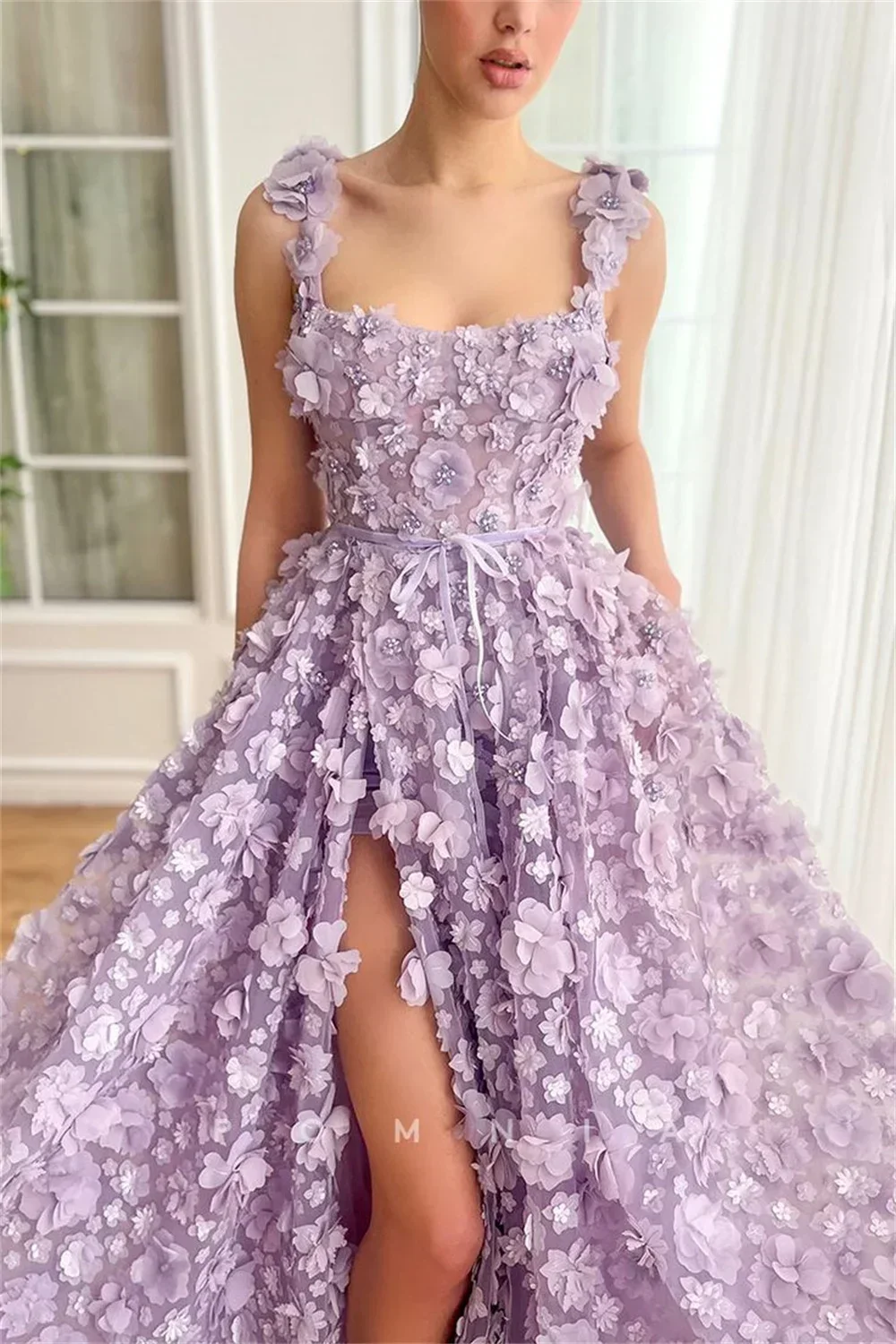 Vestido de festa floral 3D roxo de luxo personalizado 2024 com alças finas e design elegante sem mangas com um flatt