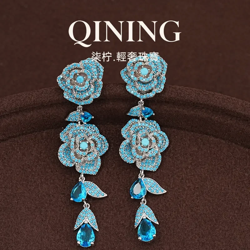 Faint blue enchantress, full of diamond rose earrings, light luxury niche earrings, dinner party eye-catching style,