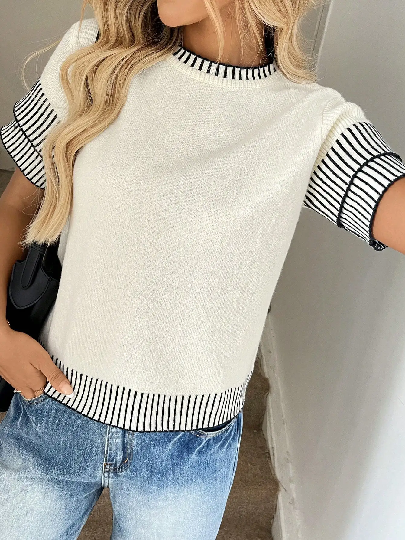 

Women's Knit Short Sleeve Top with Stripe Contrast Trim, Casual Chic Blouse
