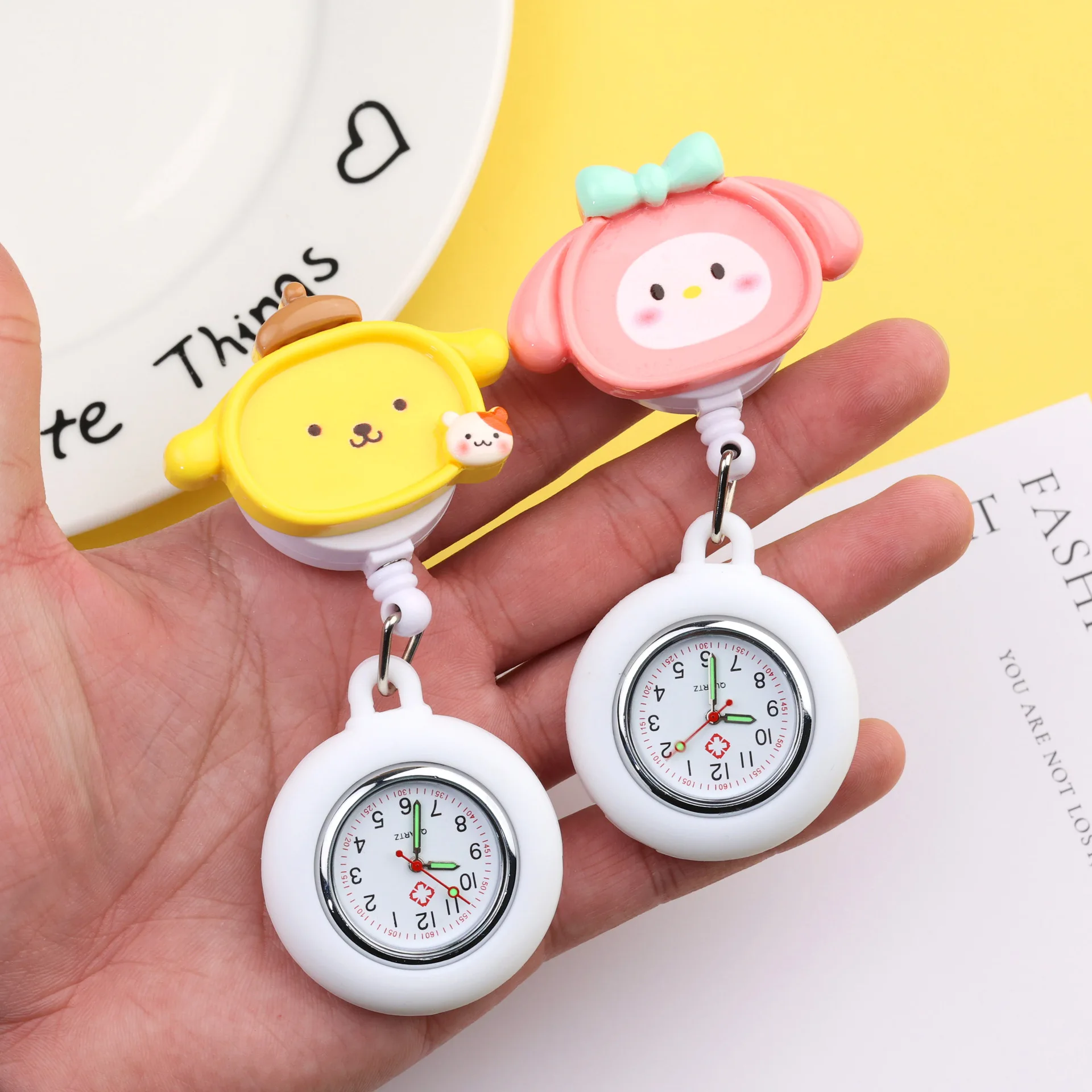 10 шт./лот, медсестра, доктор, больница, медицинские работники, милый кот, собака, здравоохранение, подвесной зажим, катушка для значка, карманные часы, выдвижные часы