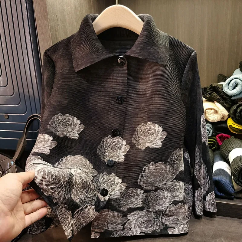 Miyake จีบเสื้อแฟชั่นการพิมพ์ปกเสื้อสเวตเตอร์ถัก 2025 ฤดูใบไม้ผลิใหม่แฟชั่นหลวมขนาดใหญ่สุภาพสตรีแจ็คเก็ตเสื้อผ้า