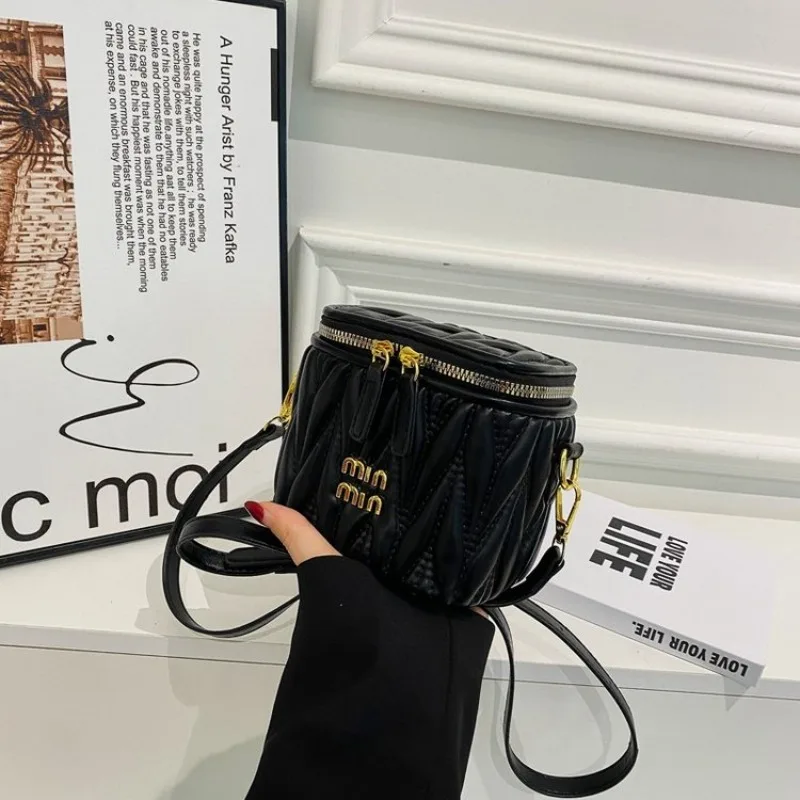 

Luxury Minimalist Diaper Bag Solid Color Commuter Handbag For Women Fashionable Leather Crossbody With Letter Logo Trendy