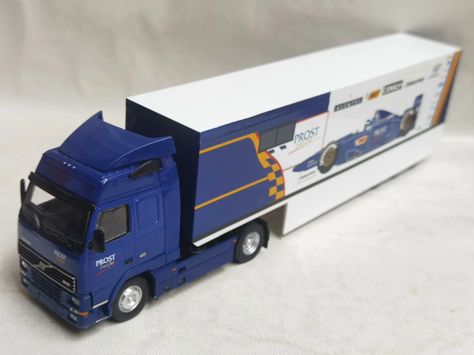

Diecast IXO 1:43 Slcae VOLVO FH12 Volvo Trailer Container Truck Body Plastic F1 Formula Transporter Alloy Car Model Collectible