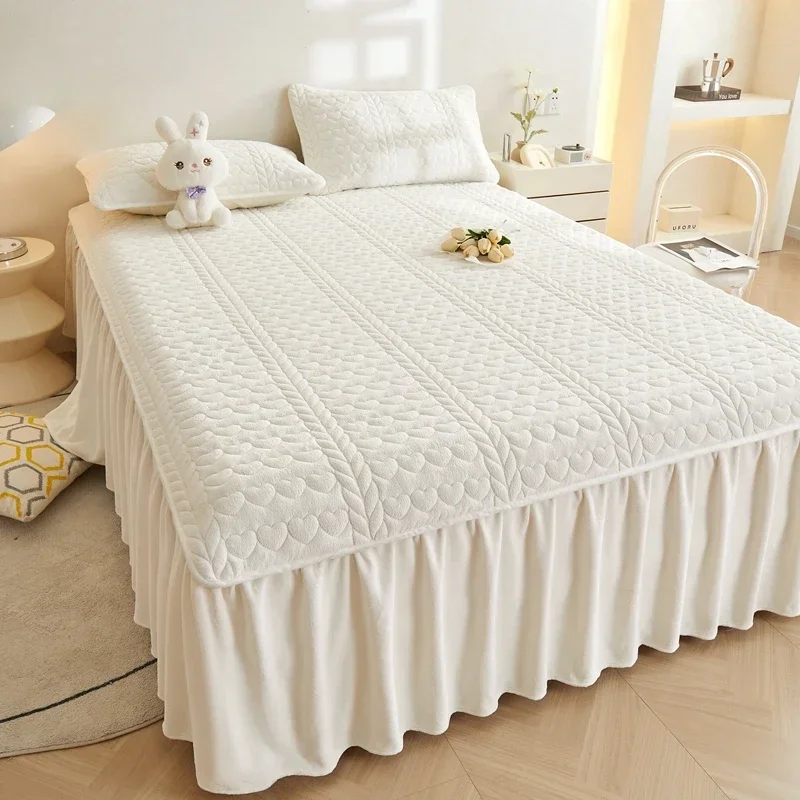 

Simple wind thickened milk fleece bed skirt three-piece set warm in autumn and winter solid color fleece non-slip bed cover