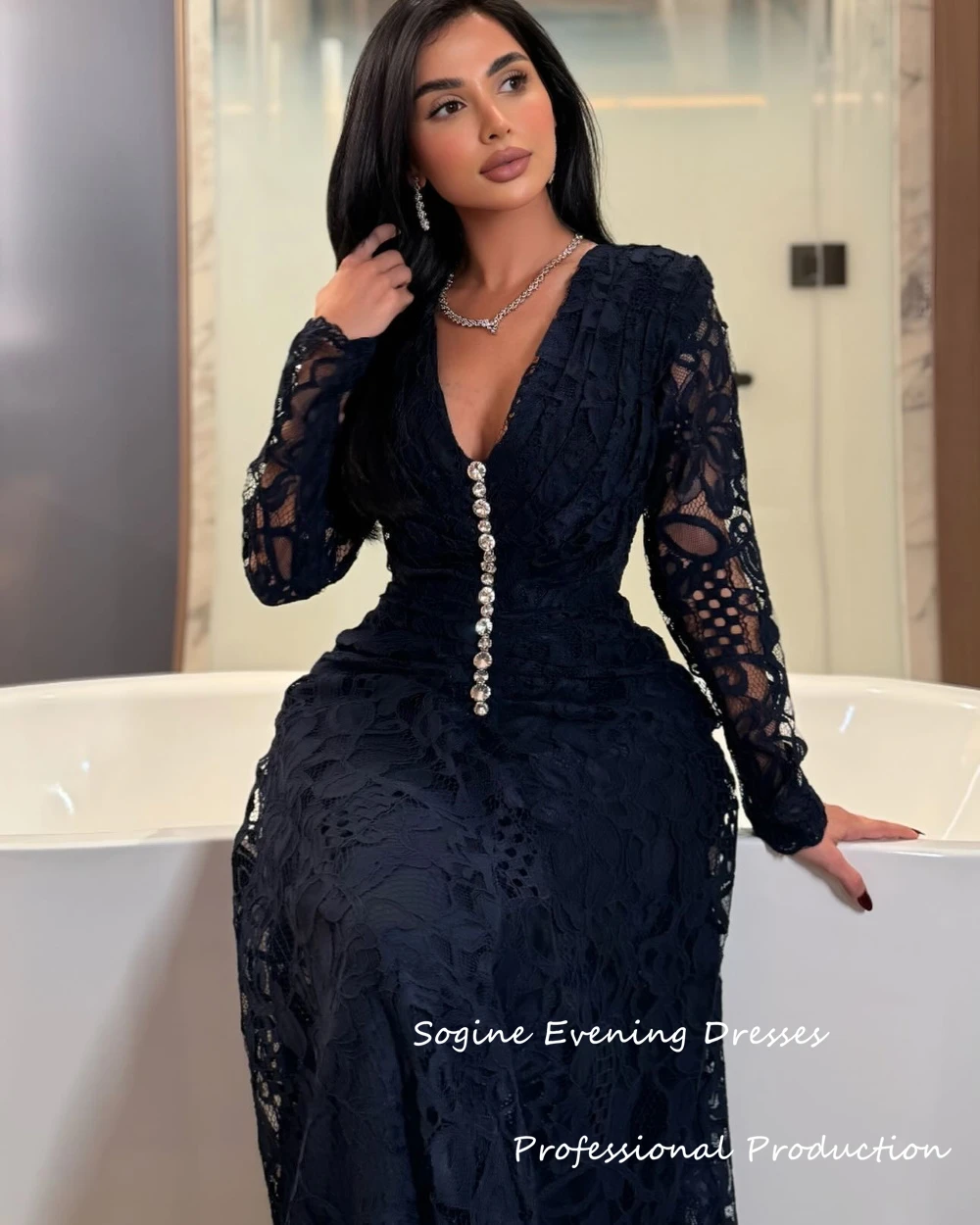 Koronkowe sukienki na studniówkę dla kobiet Koktajlowa suknia wieczorowa z dekoltem w szpic i wysadzanymi kryształkami eleganckimi sukienkami imprezowymi فساتين سهرات