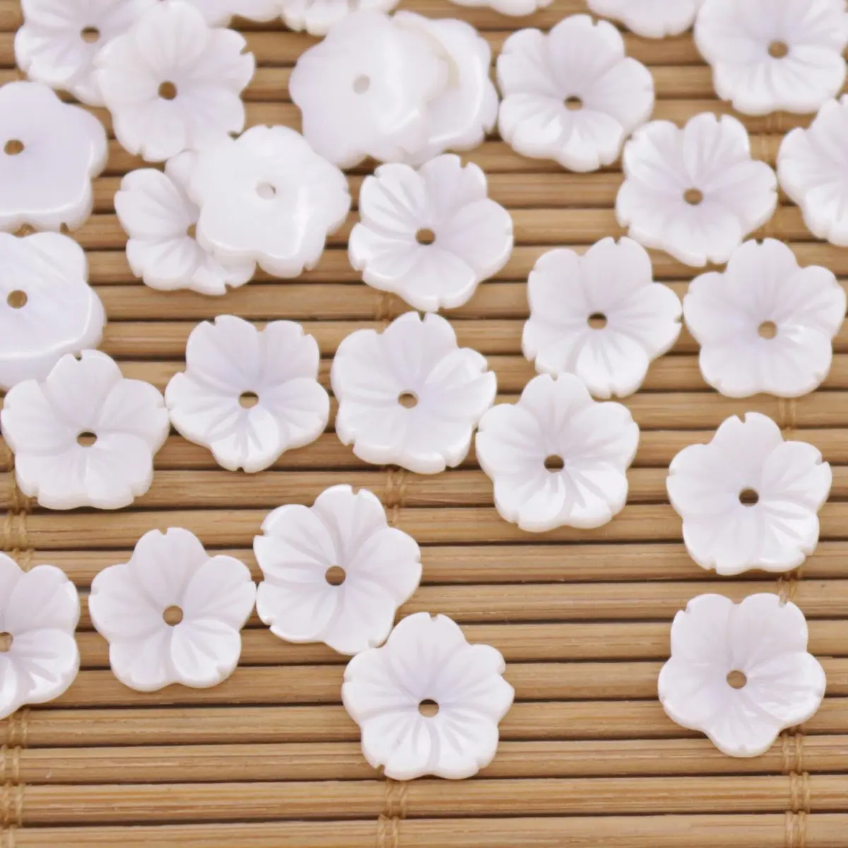 10 PCS 8mm 10mm 12mm 15mm Natural White Shell Cherry Blossom Flower Cameo Mother of Pearl MOP Pendant Jewelry DIY
