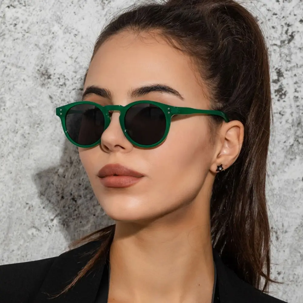 Vintage Small Frame Sunglasses for Women, Trendy Round Frame Sun Glasses Retro Shades Travel Beach UV400 Protection Eyewear