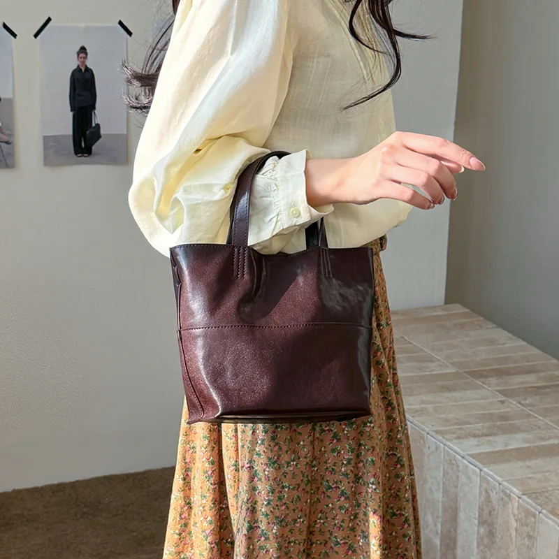 2026 New Minimalist Retro Small Tote Bag Vegetable Basket Style Vegetable Tanned Leather Top Handle Crossbody Leather Wing Bag