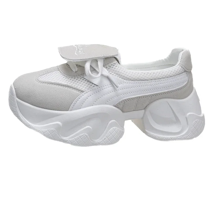 جديد منتصف كعب مضخات المرأة شبكة أحذية مريحة عالية العلامة التجارية جلد طبيعي الصيف الدانتيل يصل حذاء رياضة مكتنزة حذاء كاجوال