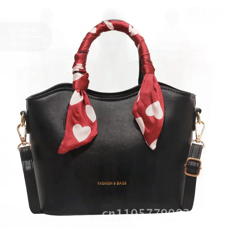 Luxury Bags Medium Size - กระเป๋าถือทรงถัง PU สีแดง แฟชั่นผู้หญิง ดีไซน์หรูหรา เรียบง่าย