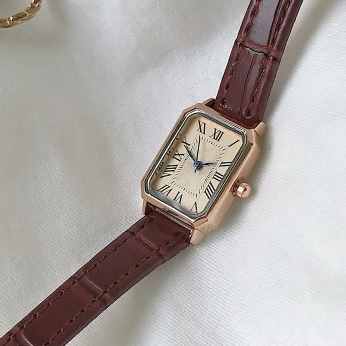 Retro Watches Classic Casual Quartz Dial Leather Strap Band Rectangle Clock Fashionable Wrist Watches for Women
