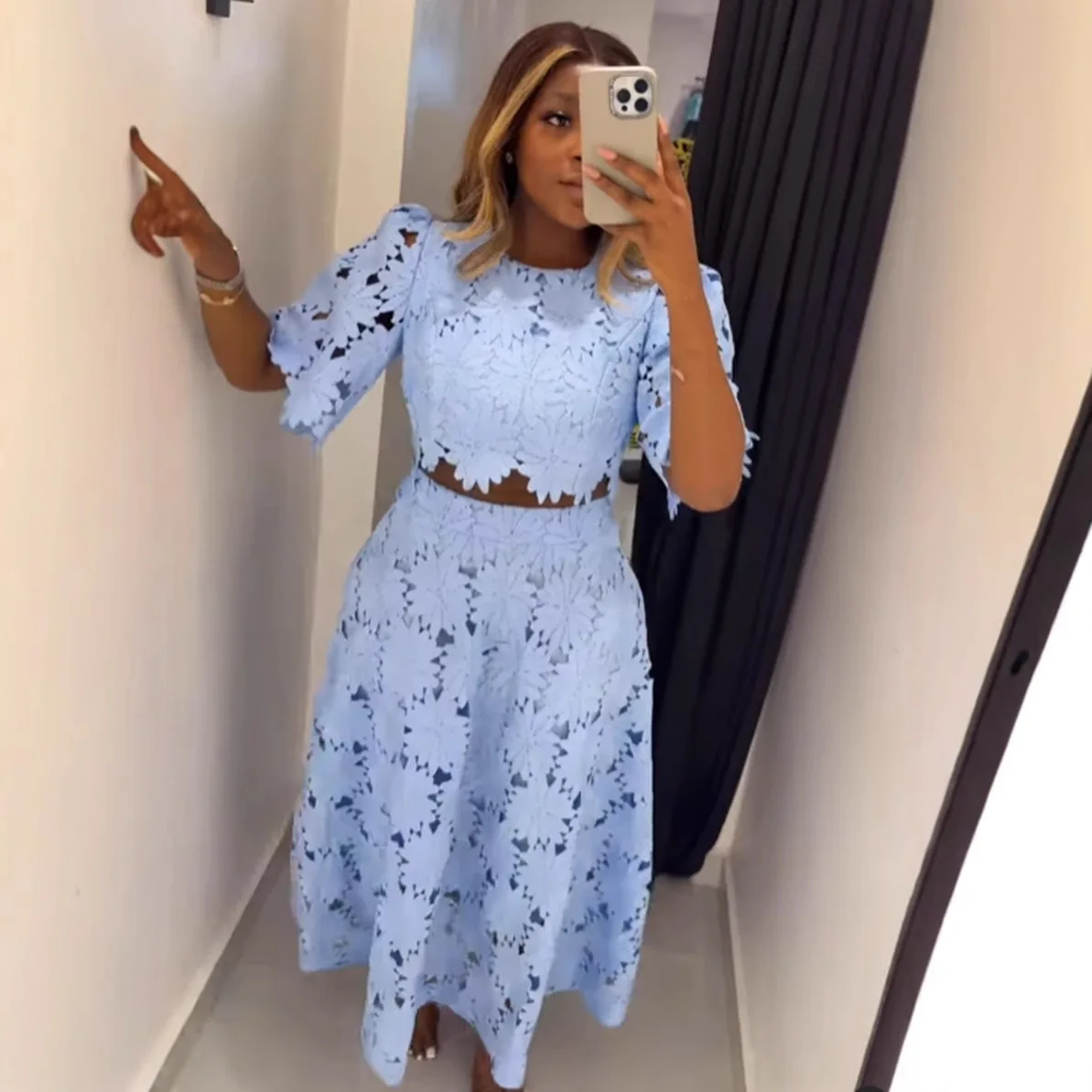 

Hollow Out Flower Patchwork Skirt Two Piece Set Women Fashion Design Sense Half Sleeves Short Top A-line Skirts 2 Piece Sets