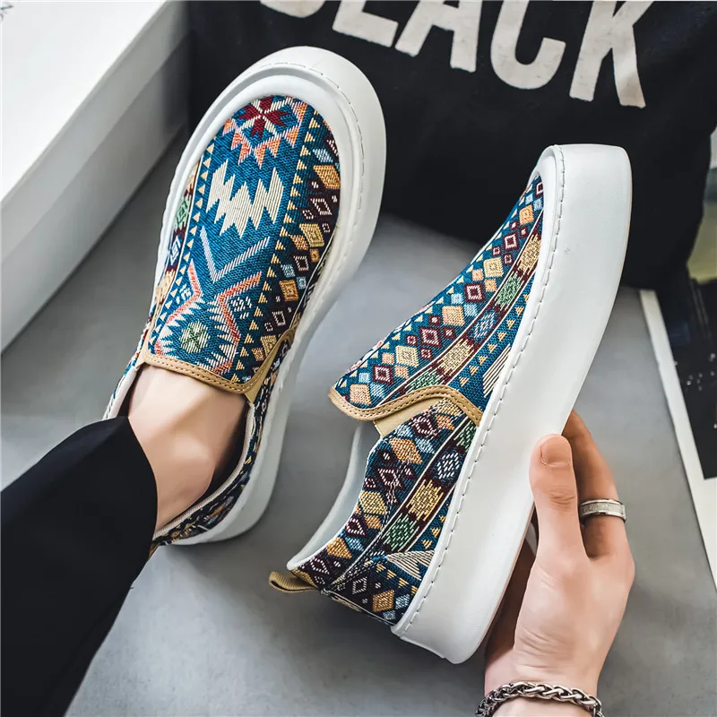 Men\'s Canvas shoes Summer Breathable Embroidered Cloth shoes Slip-on Trend Bohemian Board shoes Casual Men Walking Shoes