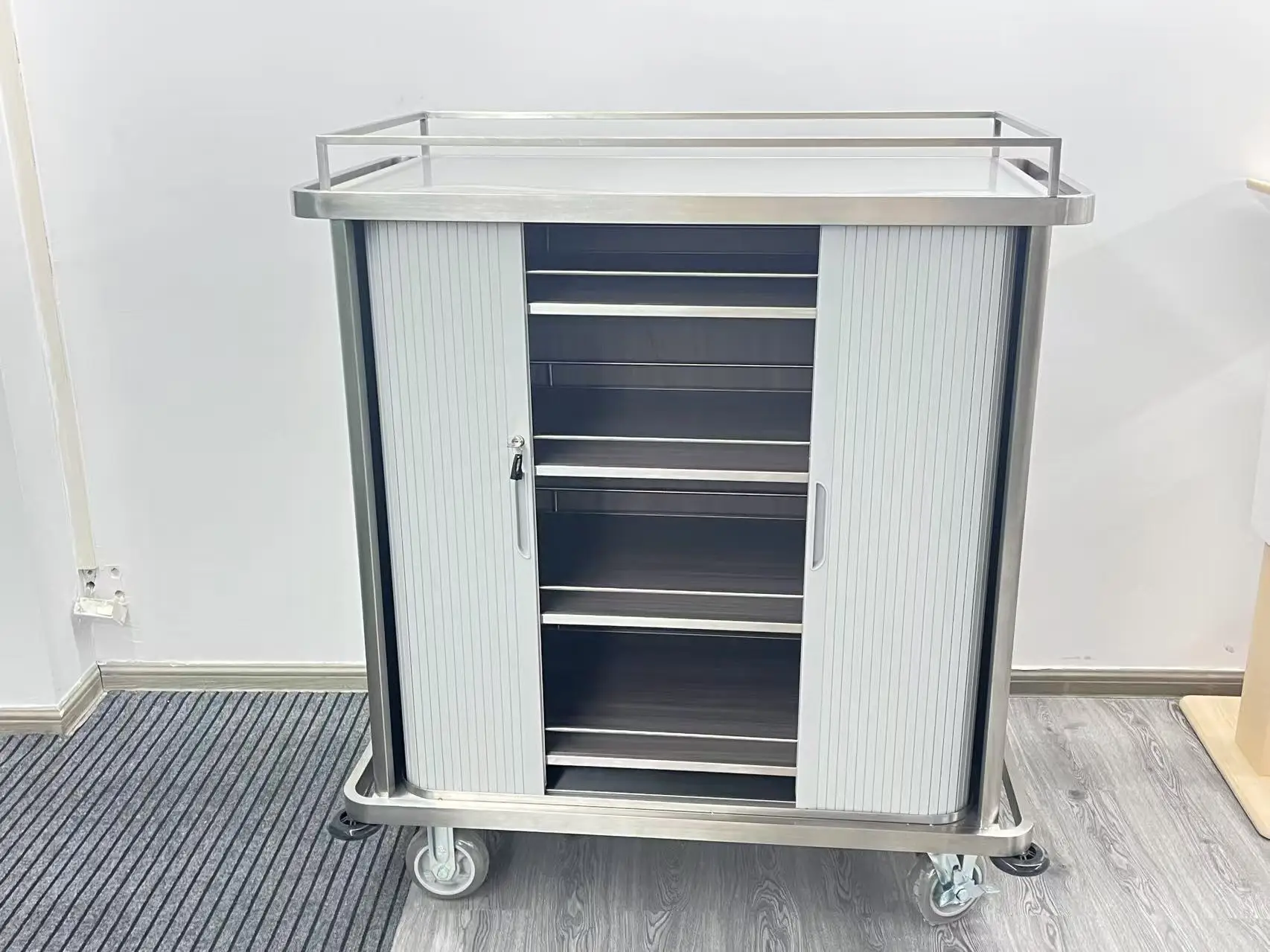 Hotel & Restaurant Supplies Beverage Liquid Trolley with Blinds Door for Guest Room