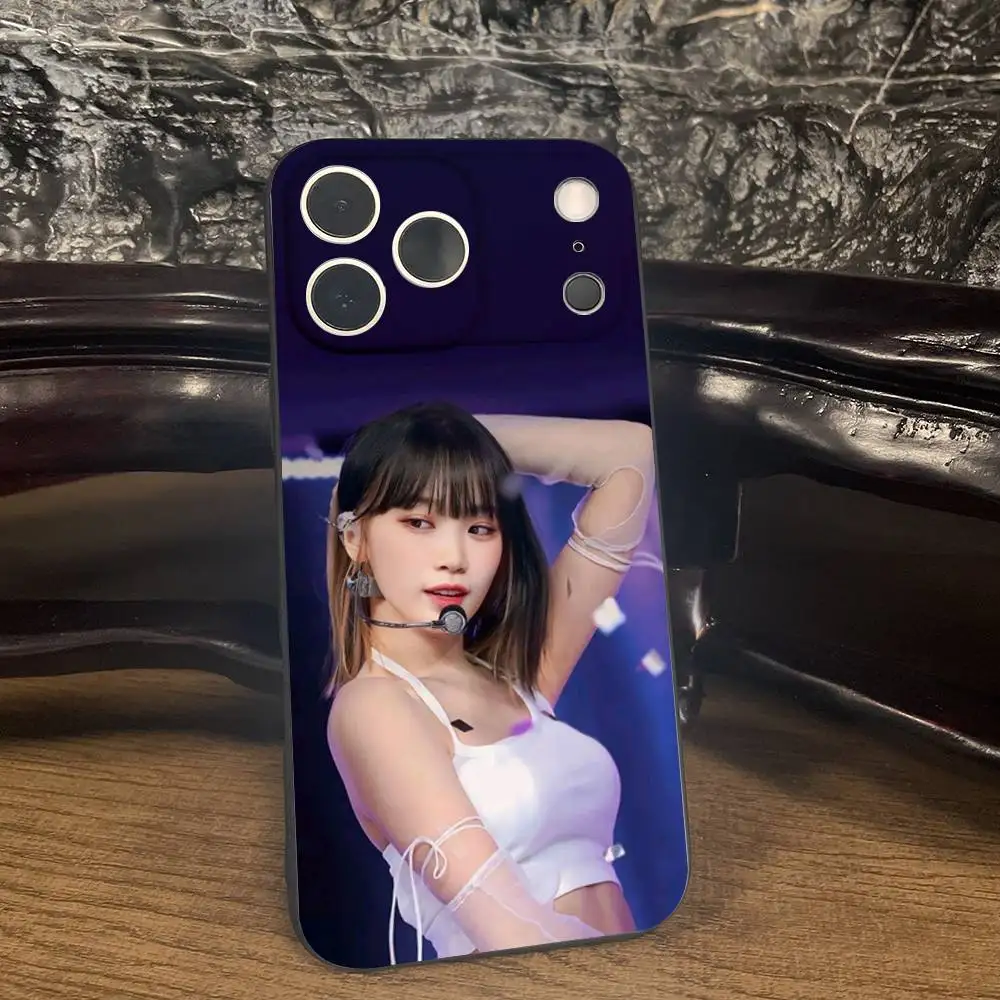 هاتف K-Kim C-Chaewon Singer لهاتف iPhone 13,12,15,14,11,16,17,Plus,Pro Max,XS,X,XR,SE,Mini,8,7,Soft Silicone Black