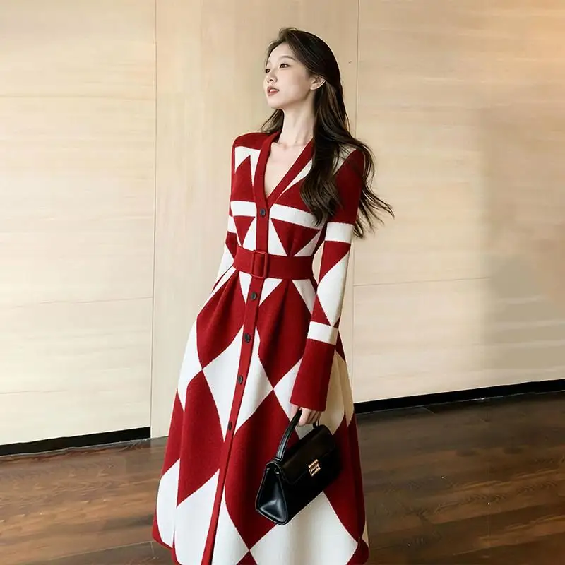 

Элегантная красная вязаная женская зимняя юбка макси с завышенной талией, создающая эффект стройности, премиум-класса