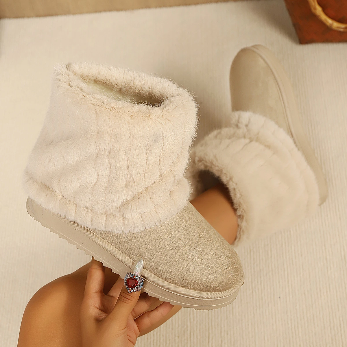 Schuhe für Damen, Winterstiefel zum Hineinschlüpfen, schwarze, runde Zehen, einfarbig, mit weichem Innenfutter, warm, mit mittlerem Absatz, wasserdicht, lässige Schneestiefel für Damen. – Detail 5