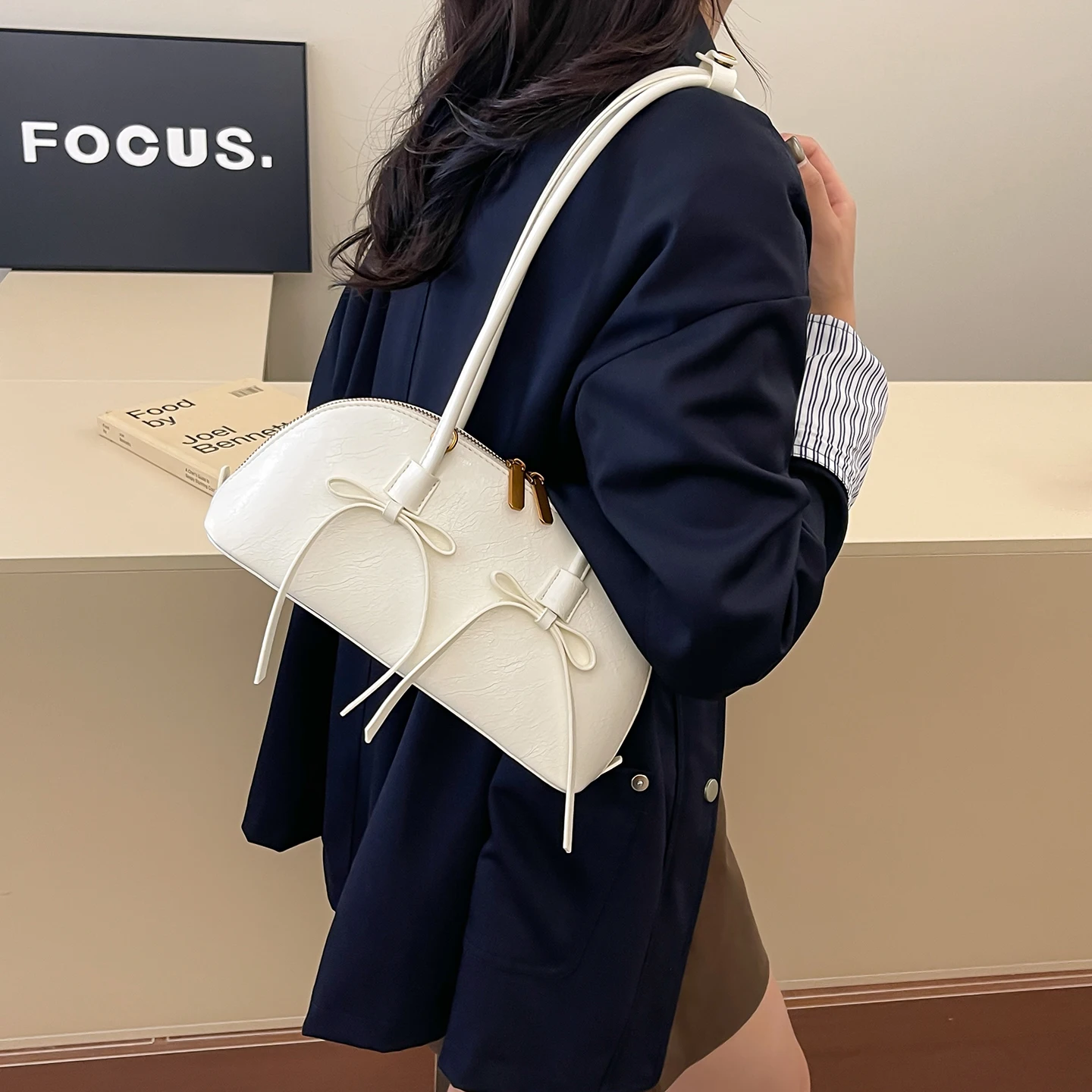 بو القوس حقائب كتف رائعة بلون موضة 2025 حقائب عالية الجودة للنساء الخريف/الشتاء حقائب اليد النسائية الجديدة متعددة الاستخدامات #4