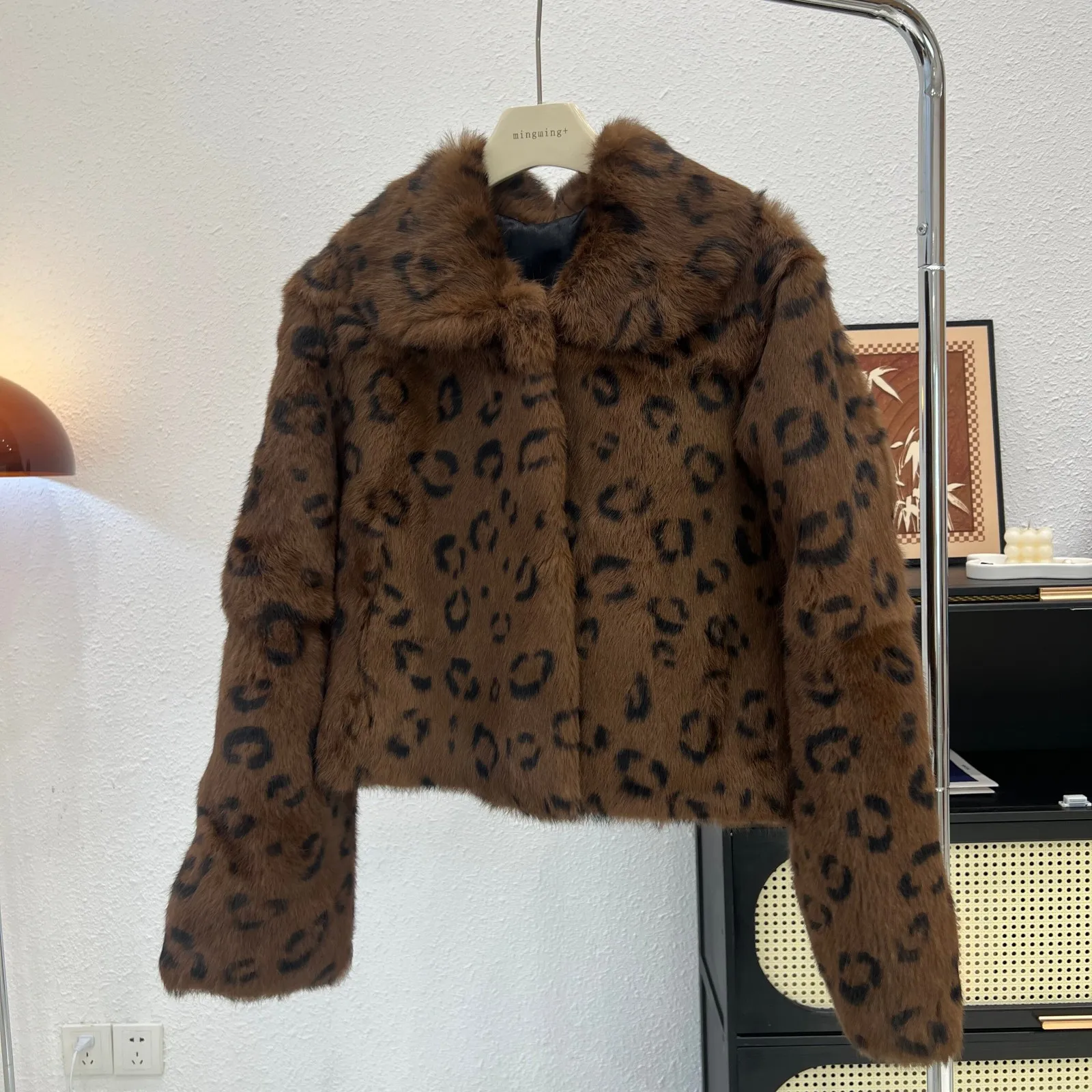 Luxuriöser Echtkaninchenfellmantel für Damen, Braun mit Leopardenmuster, Winter-Warmjacke aus Naturfell, Modischer Outdoor-Kurzmantel, Dick und Flauschig – Detail 17