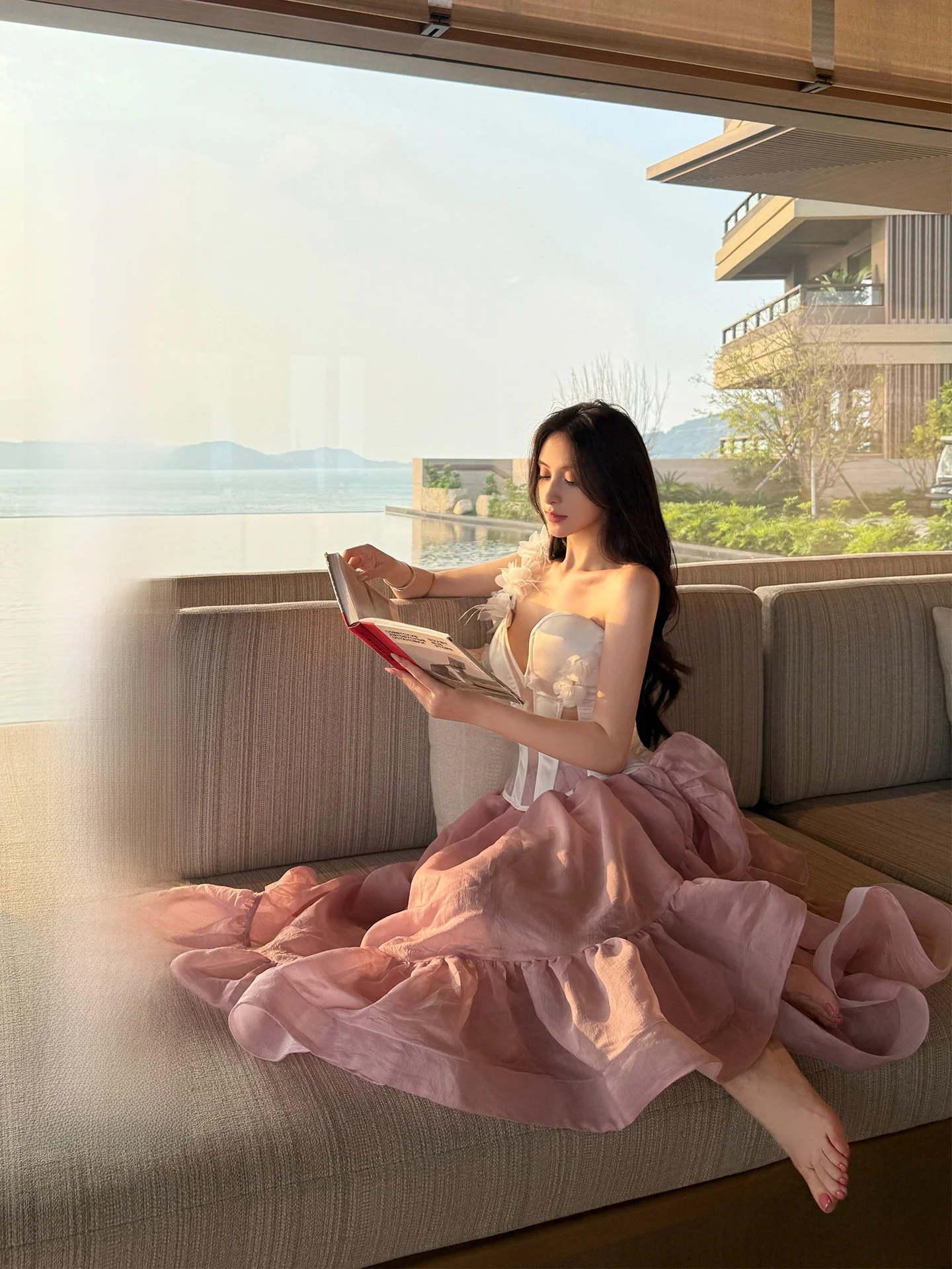 

Pink Petal Flounce Skirt And White Fishbone Design Top Set Women's Fashion Spring Outfit Two-Piece Set Spring Season