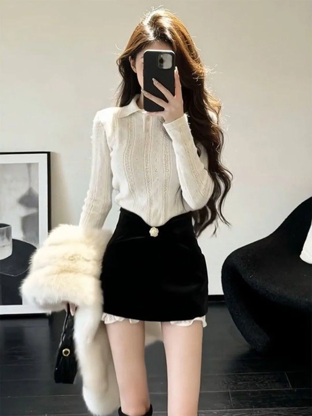 

Новый дизайн: комплект из вязаного топа с длинным рукавом и юбки-брюк с высокой талией, утягивающей фигуру, в модном студенческом стиле для весеннего сезона.