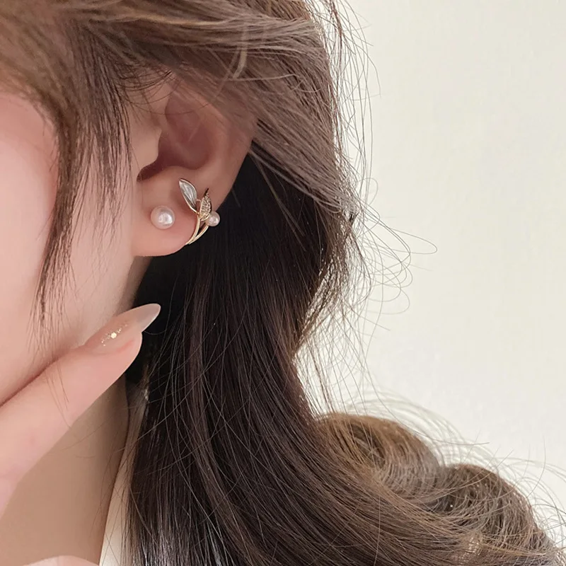 New Korean Arrival Metal Trendy Fresh Lovely Sweet Grey Leaf Stud Earrings For Women 2022 Fashion Jewelry