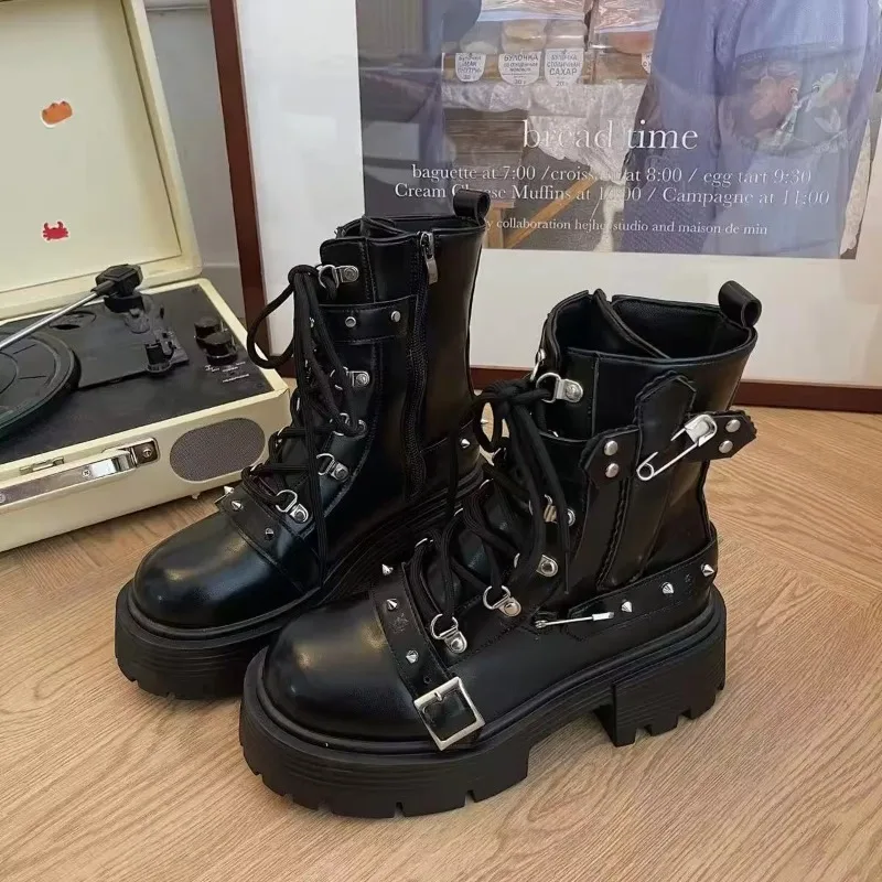 High Quality Rivet Chain Design Short Boots for Women Metal Decor Black Punk Style Women Shoes Gothic Shoes Trend Lady Rock Boot