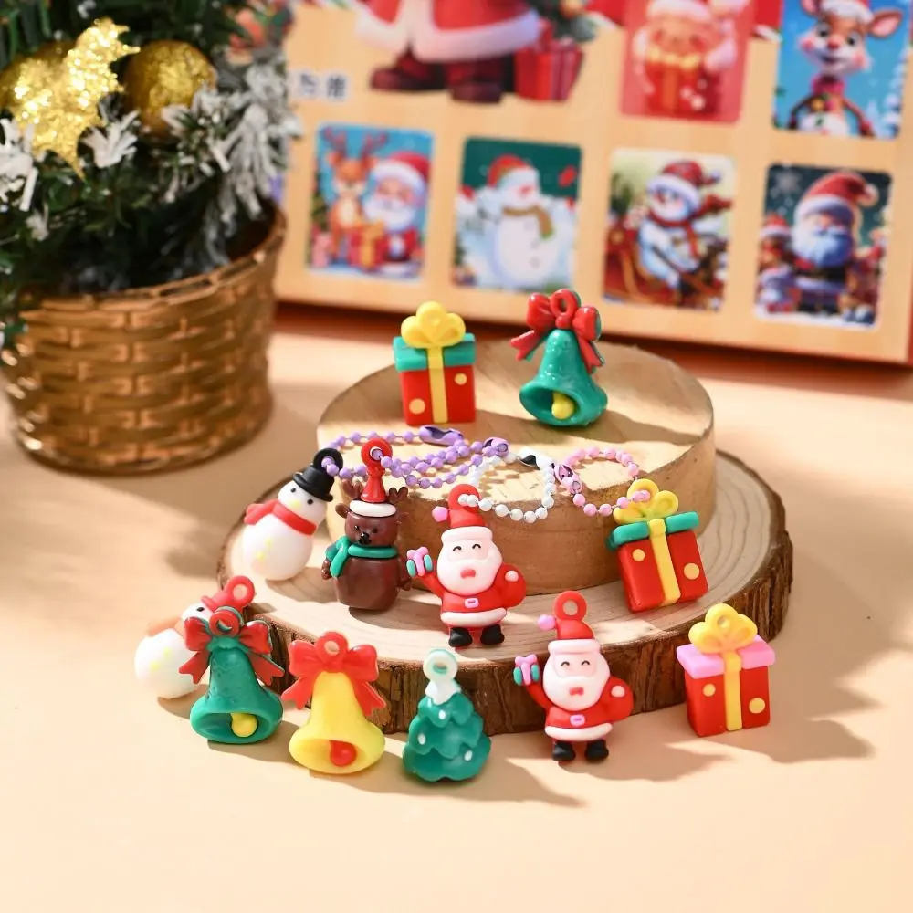 Kapybala Anime Doll Portachiavi Albero di Natale Babbo Natale Bambole di Natale Ciondolo di cartone animato Kawaii Simpatico cartone animato Mini modello giocattolo