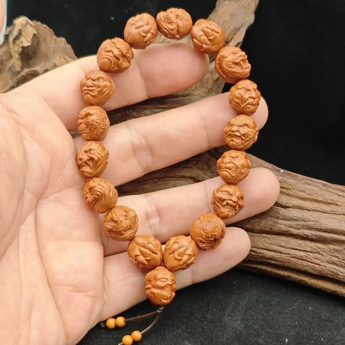 

Dragon Pattern Peach Kernel Carving 12 Zodiac Loong Evil Monk Evil Buddha Size 13MM Wen Play Bracelet Evil Monk Hand String