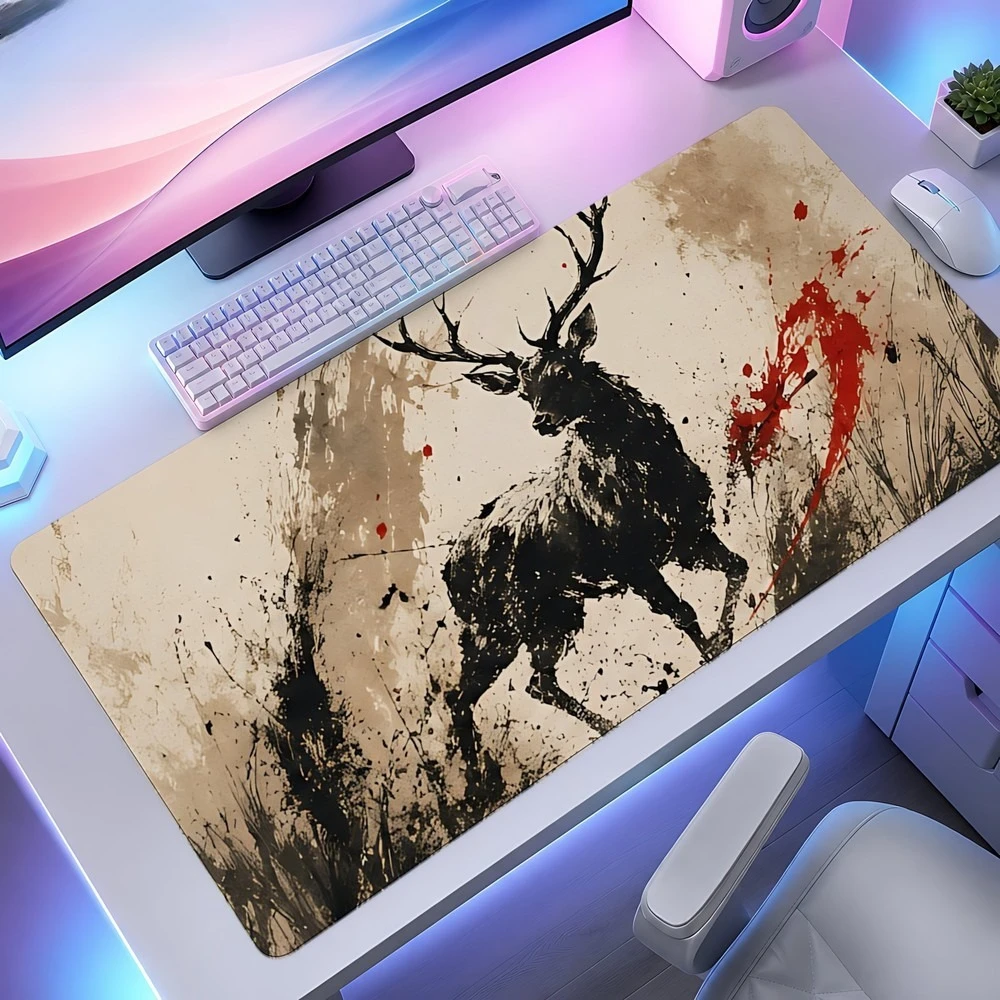 Tapis de souris minimaliste noir avec une touche de peinture à l'encre représentant un cerf sautant, accessoires de jeu