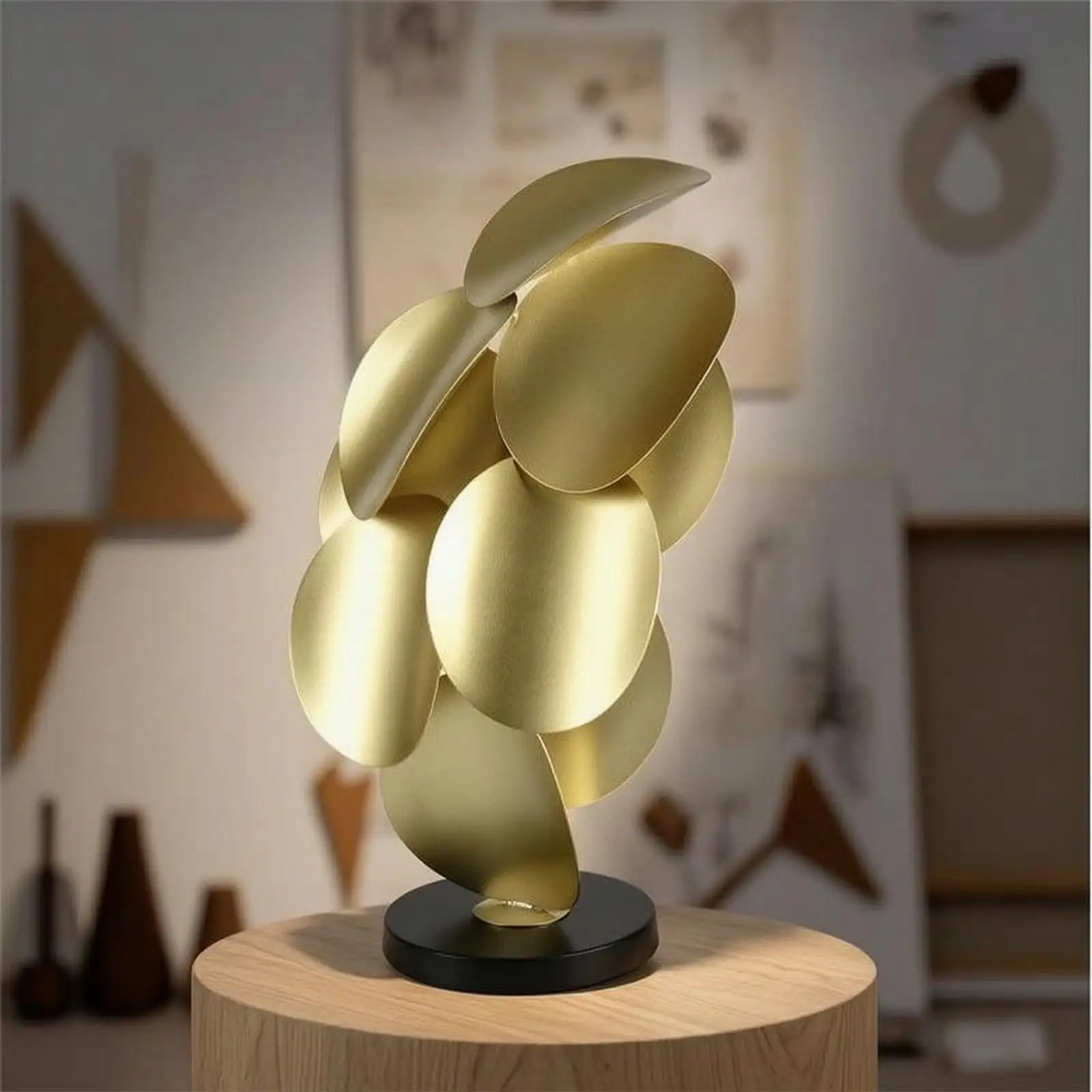 Decorative Sculpture Abstract Layered Art Metal Leaf Statue Sculptures and Figurine for Executive Workstation