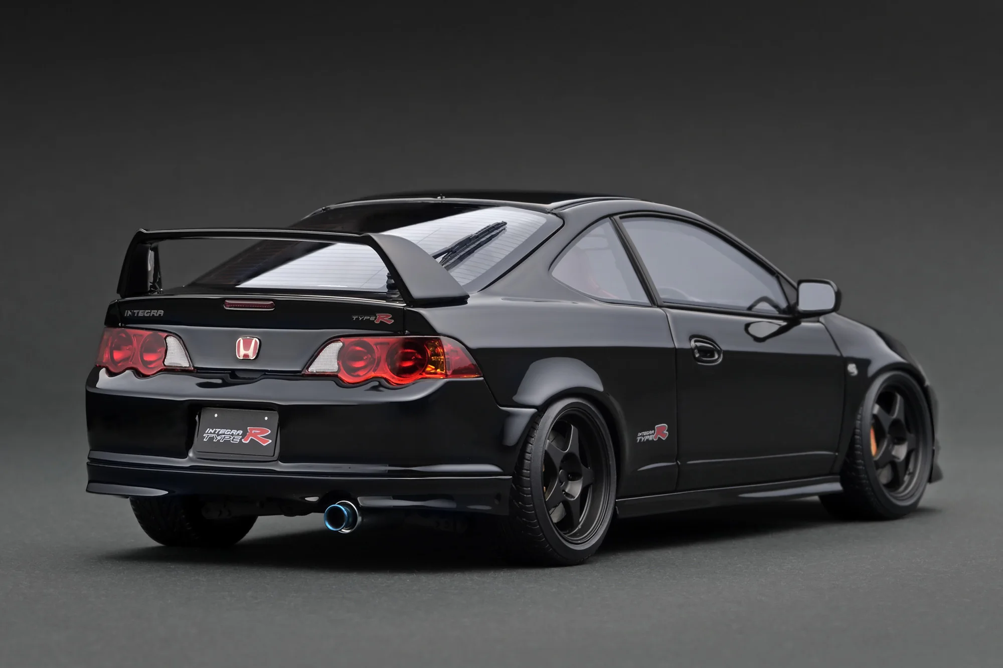 IG 1:18 Honda INTEGRA (DC5) TYP R Schwarzes Premium-Sammlerharz basierend auf dem 3D-Scanfahrzeugmodell mit K20A-Motor IG3330