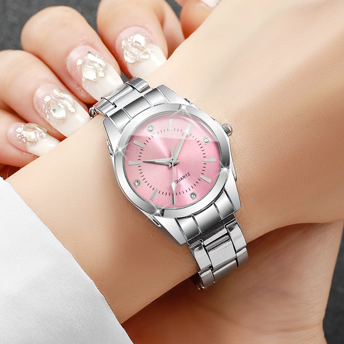 Relojes clásicos de moda con incrustaciones de diamantes de imitación para Mujer, relojes de pulsera informales de cuarzo con tira de acero, Reloj para Mujer (sin caja)