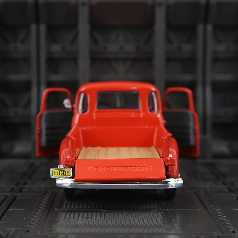 Maisto 1:25 simulation Chevrolet 3100 pickup truck 1950 alloy car model rich in details, finely crafted, and of good quality